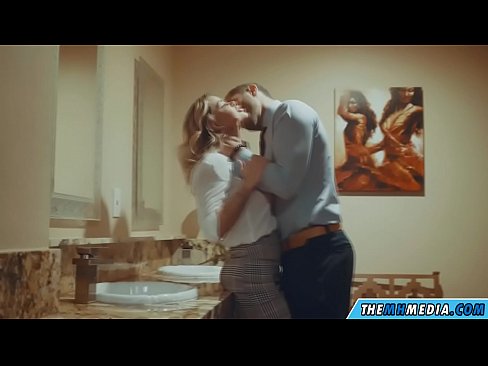 ❤️ Kad te prsata plavuša zavede u javnom toaletu Kvalitetan seks na bs.makesexnotwar.ru ﹏